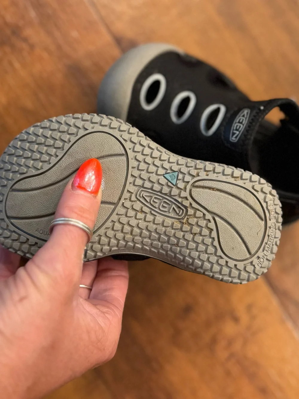 Keen Stingray Kids Black & Gray Slip-On Closed toe Water Shoes size 8 toddler